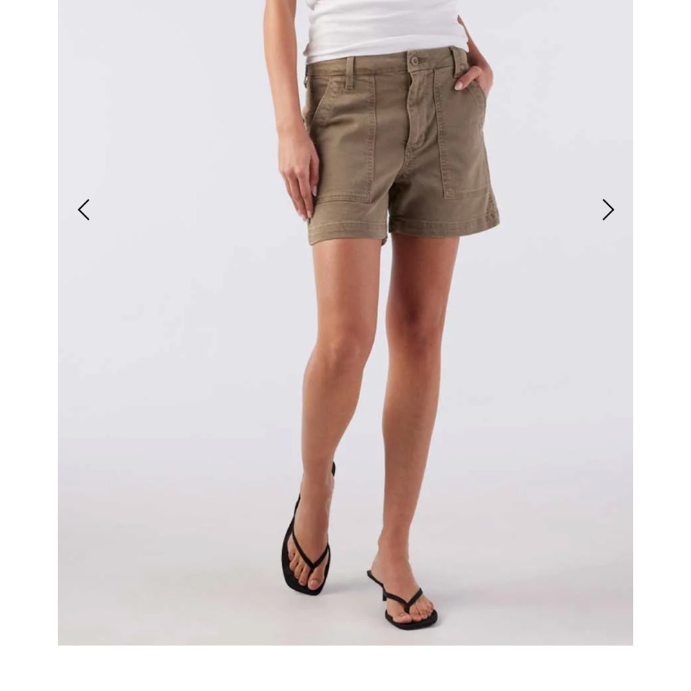 AMO Women's cargo shorts